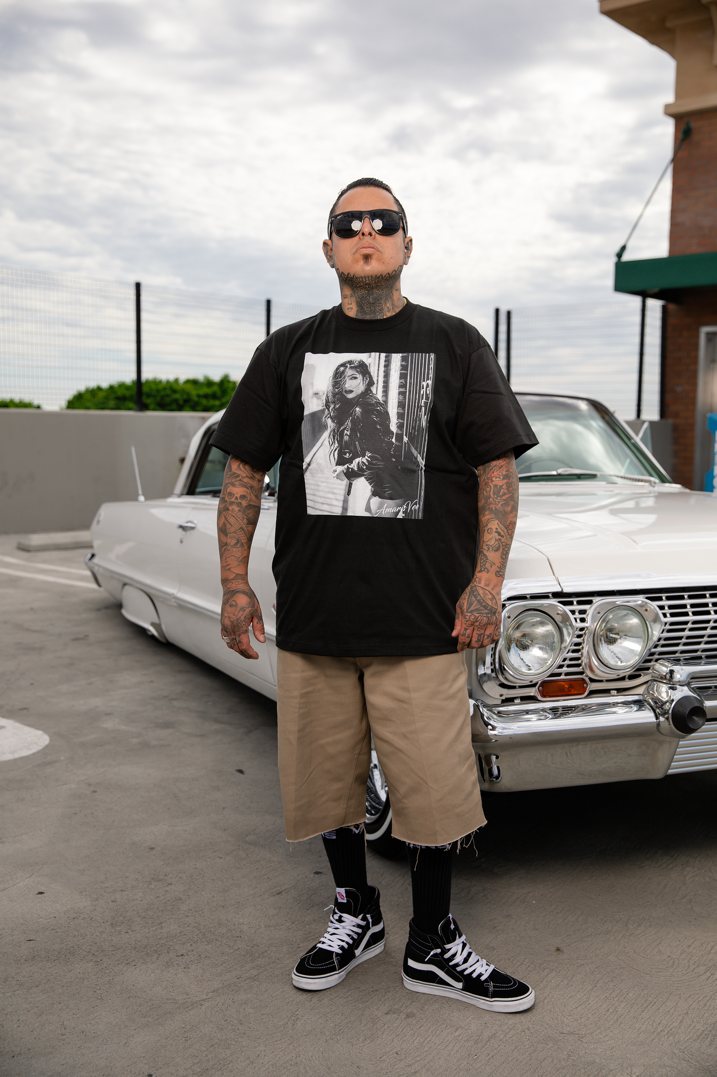 Back and white Amaris Vee T-Shirt